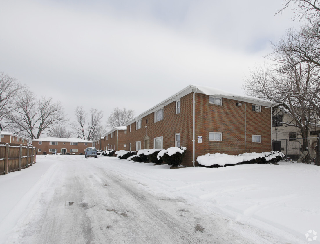 Primary Photo - Sunnybrook Apartments