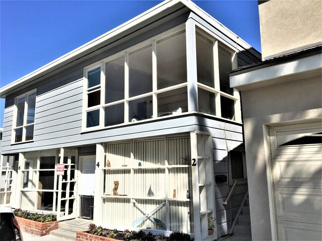 Building Photo - 4 62nd Pl