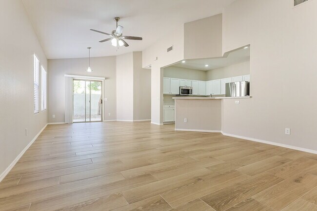 Foto del edificio - 2741 N Kenton