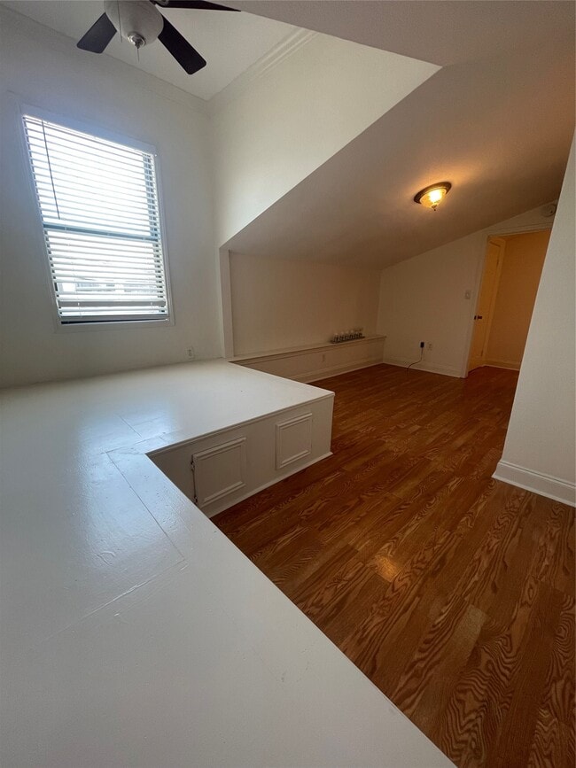 Building Photo - 2110 Chenevert St