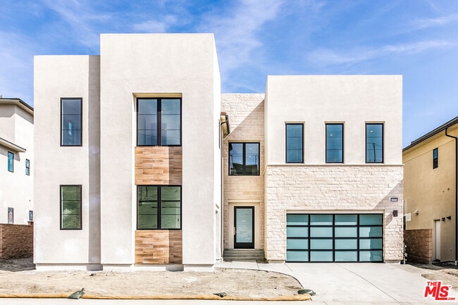 Building Photo - 11770 Hillsborough Ln
