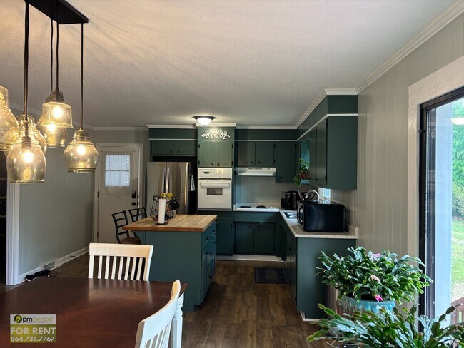 Foto del edificio - Charming Easley 3/2 Coming Available!