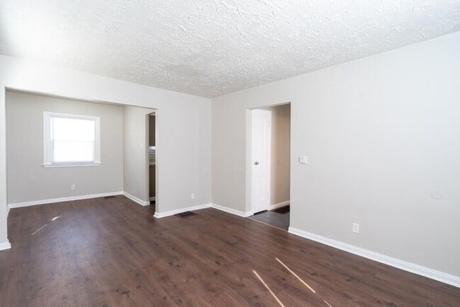Building Photo - 3046 N Temple Ave