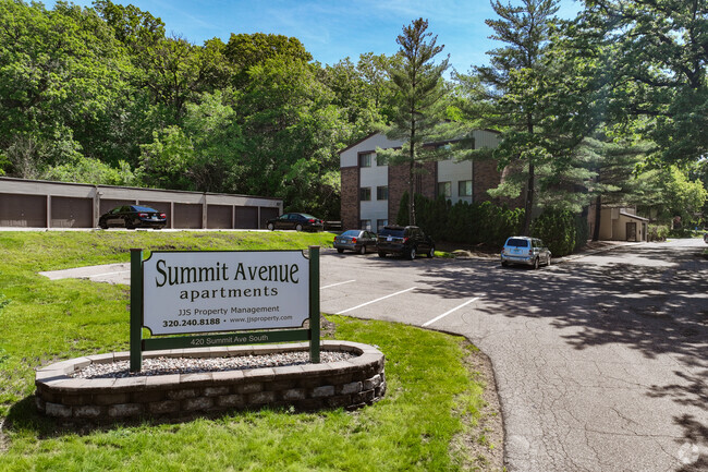 Foto del edificio - Summit Ave Apartments