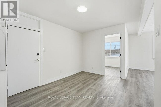 Building Photo - 874 Clyde Ave N