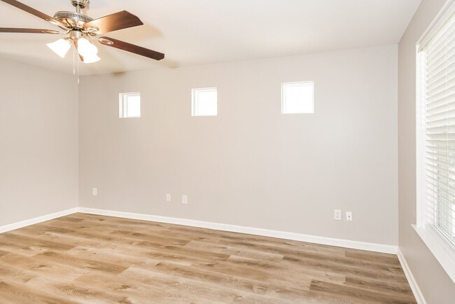 Foto del edificio - 6225 Smoke Ridge Ln