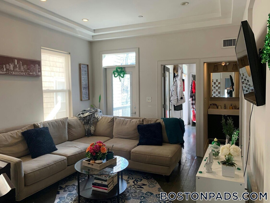 Foto principal - 24 Washburn St