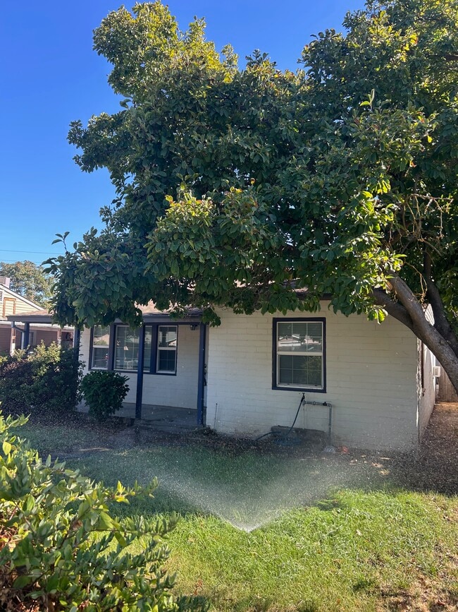 Building Photo - 716 Badgley Dr