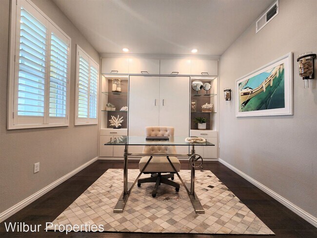 Building Photo - 2 br, 2.5 bath House - 3905 Pyramid Way