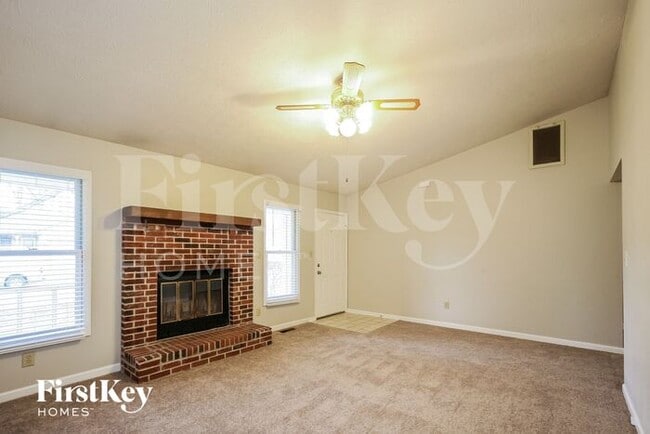 Building Photo - 942 Delray Dr