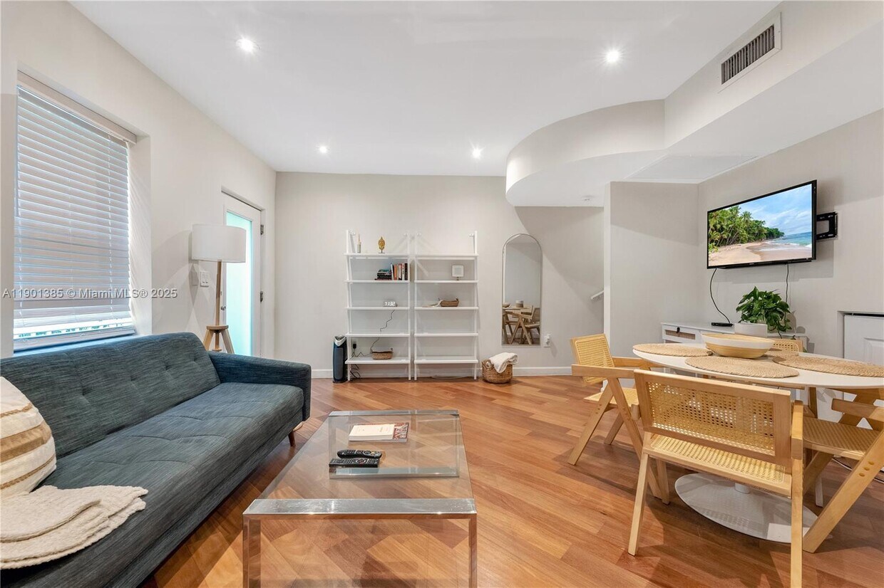 Foto principal - 927 Euclid Ave