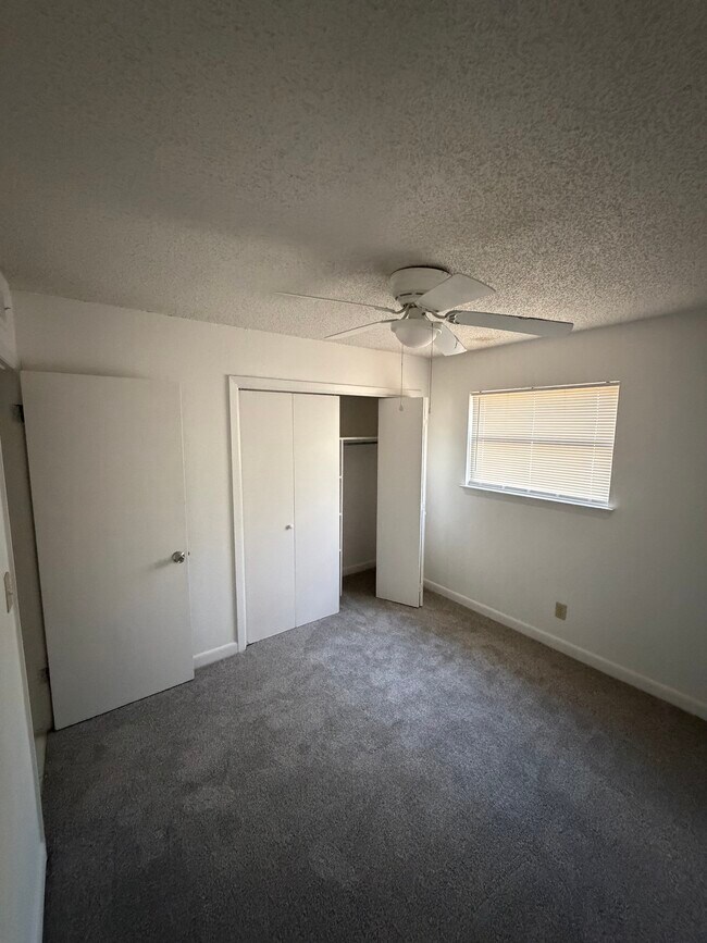 Foto del edificio - 1605 Common Dr