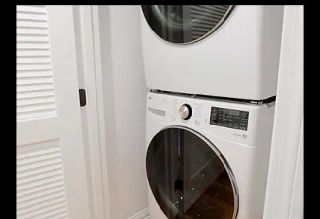 Foto del edificio - 789 Columbia Rd