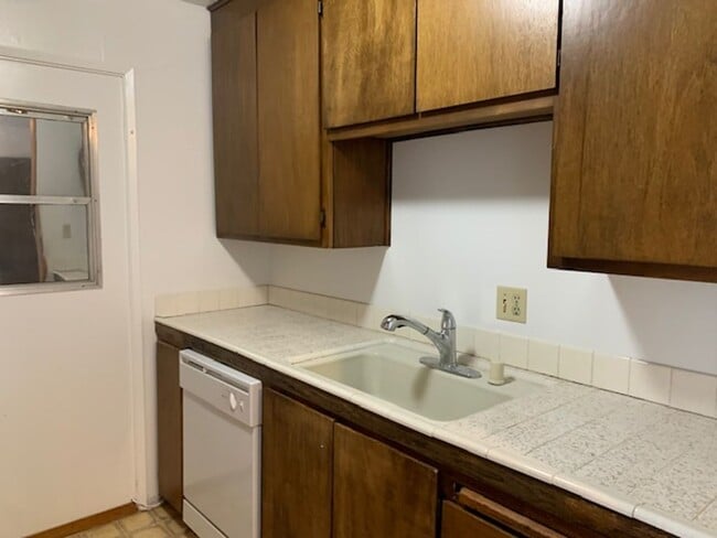Foto del edificio - 2 Bed 1 Bath Second Floor Unit