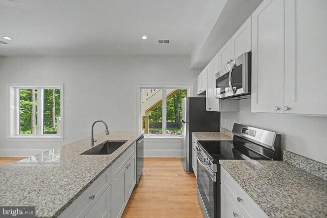 Building Photo - 10205 Sorrel Ave