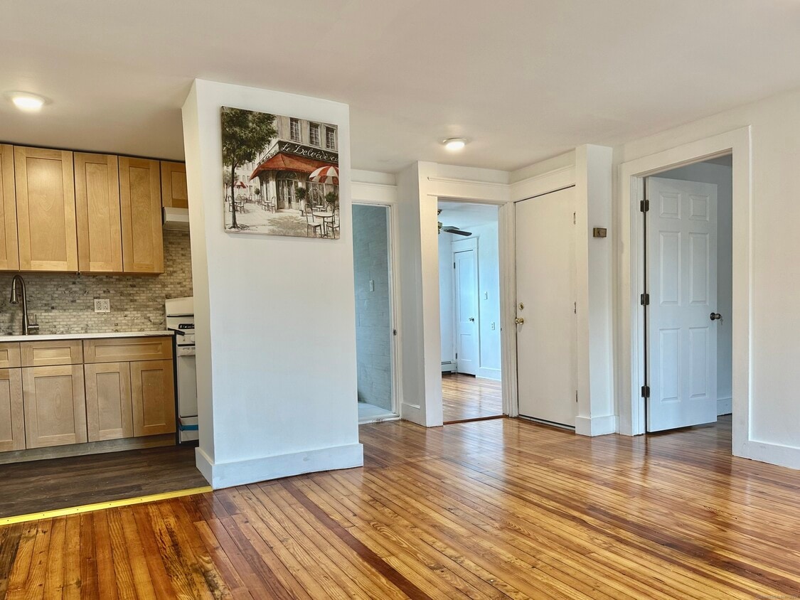 Primary Photo - 72 N Cherry St