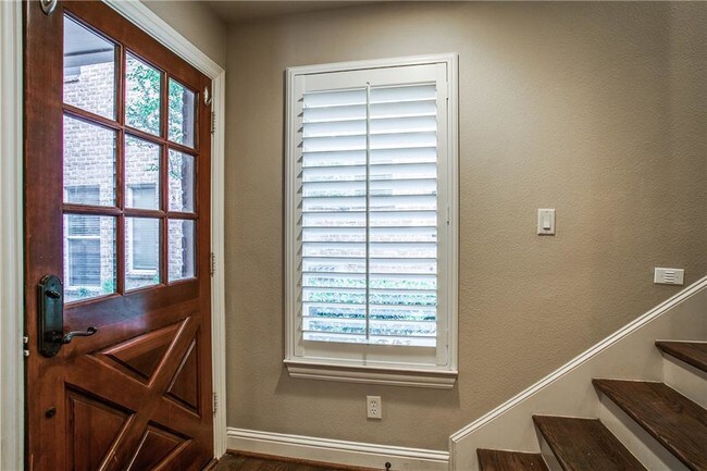Building Photo - 3421 Normandy Ave