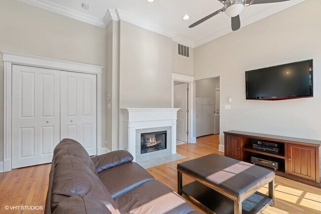 Foto del edificio - 537 W Belmont Ave