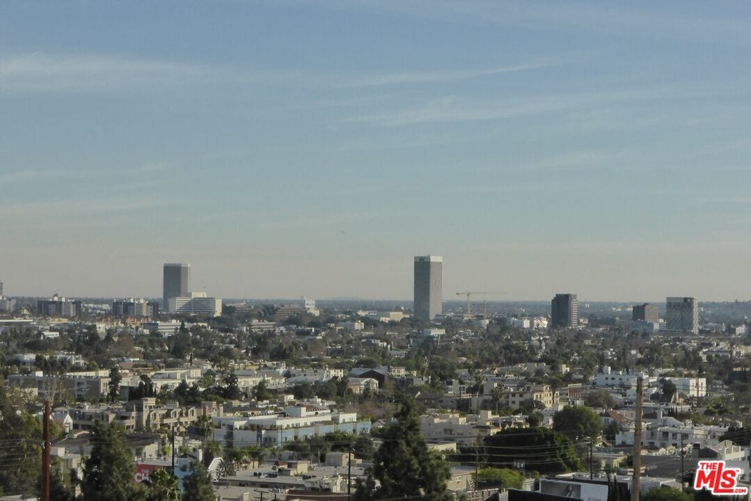 Foto principal - 1131 Alta Loma Rd