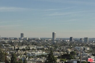 Building Photo - 1131 Alta Loma Rd