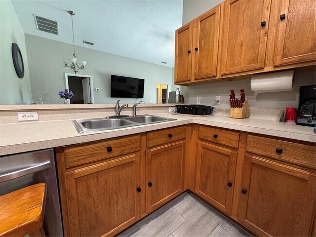 Foto del edificio - 1126 Sandy Ridge Dr