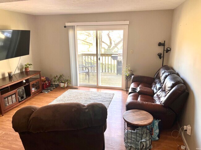 Foto del edificio - 519 E Graham Pl