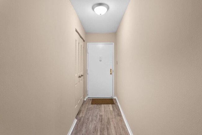 Building Photo - 2 Bed 1 Bath - Georgetown Village Condo - Move In Ready