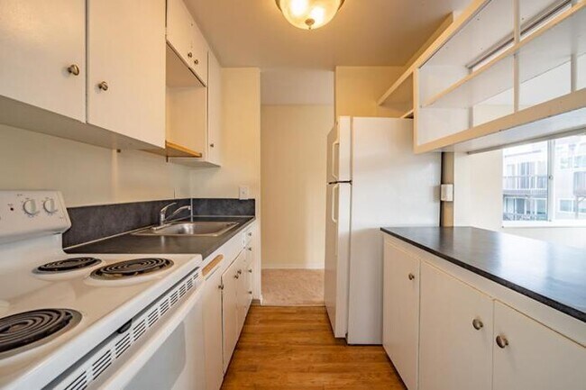Building Photo - 2 bedroom in Seattle WA 98115