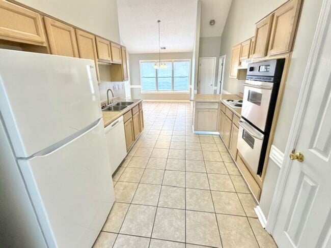 Foto del edificio - Cordova- 4 Bedroom 2 Bath Home-Spacious, Convenient Location