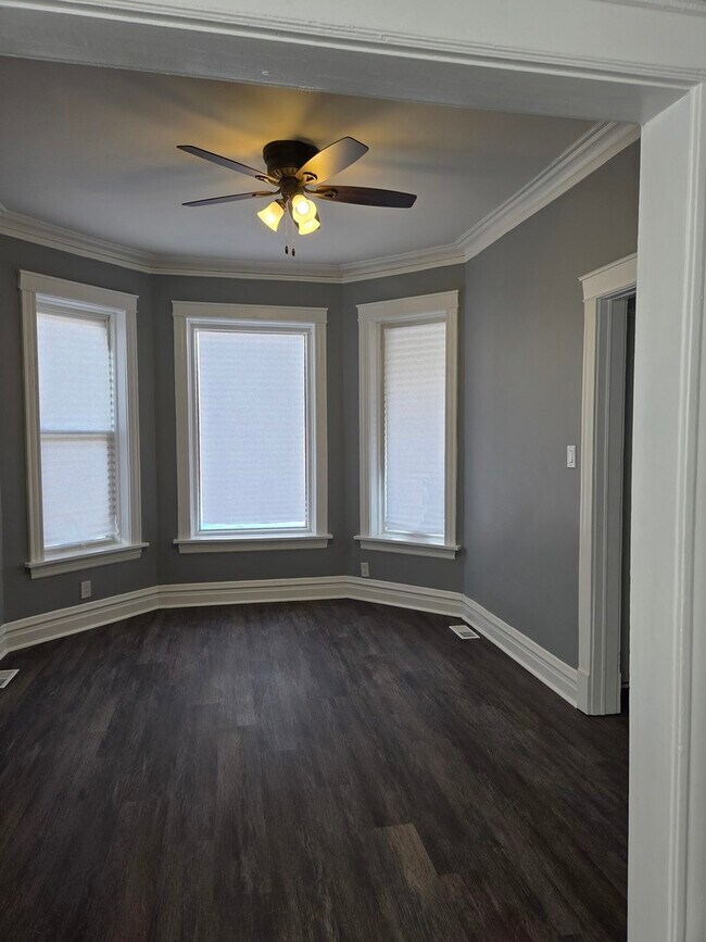 Foto del edificio - 1452 W 62nd St