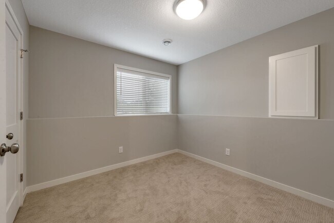 Building Photo - 2762 Clover Ridge Dr