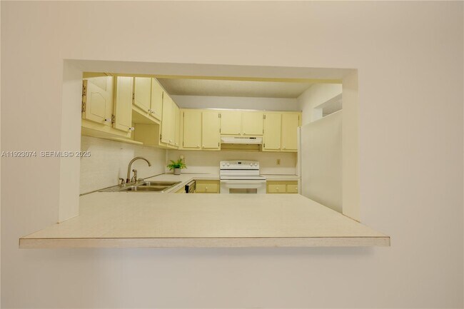 Foto del edificio - 1900 W 68th St