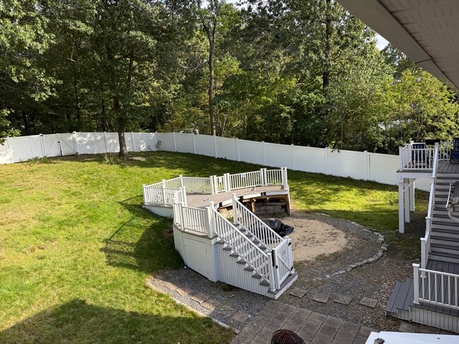 Pook Deck - 2 Stonehedge Cir