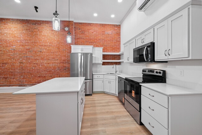 Building Photo - 105 E Bremer Ave