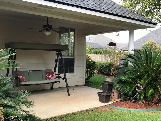 Foto del edificio - 8008 Laurel Hill Dr