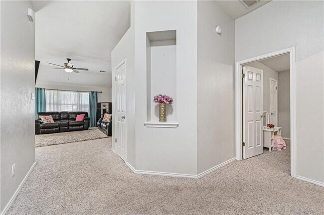 Building Photo - 12020 Battle Bridge Dr