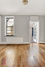 Building Photo - 343 E 5th St