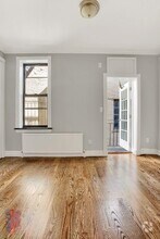 Building Photo - 343 E 5th St