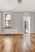 Building Photo - 343 E 5th St