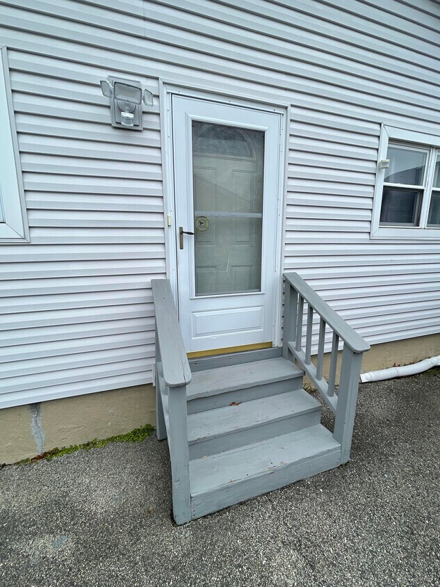 836 Windmill Ave, West Babylon, NY 11704 House for Rent in West