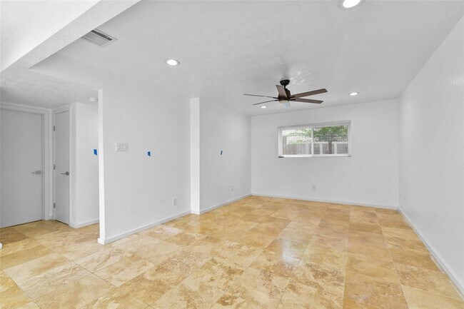 Foto del edificio - 13726 Wickersham Ln