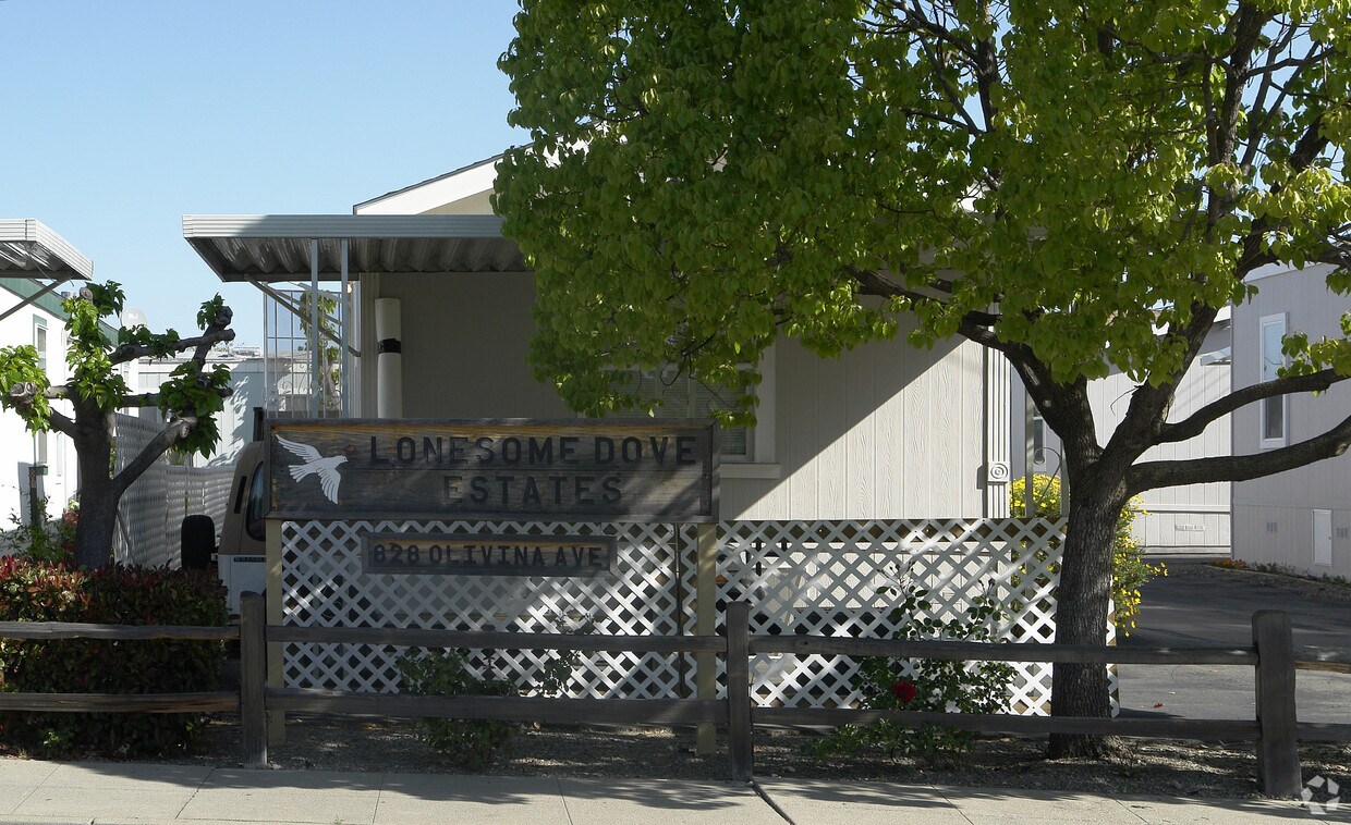 Building Photo - 828 Olivina Ave