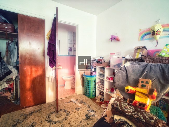 Building Photo - Charming 4-Bedroom in Sheepshead Bay