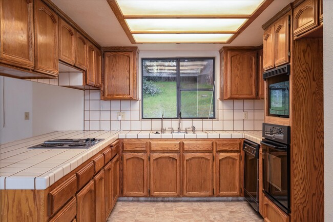 Building Photo - 38711 Golden Ball Dr