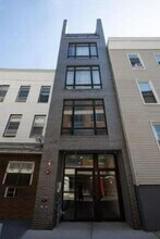 Building Photo - 62 Newkirk St