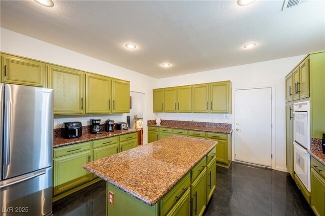 Foto del edificio - 359 Hoskins Ct