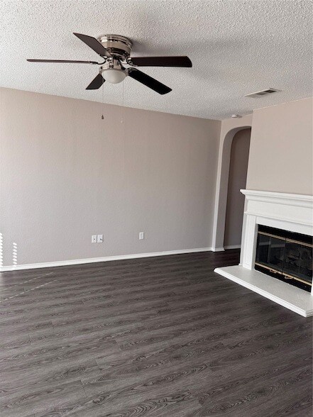 Foto del edificio - 652 Spillway Dr