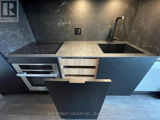 Photo du bâtiment - 55 Charles St E