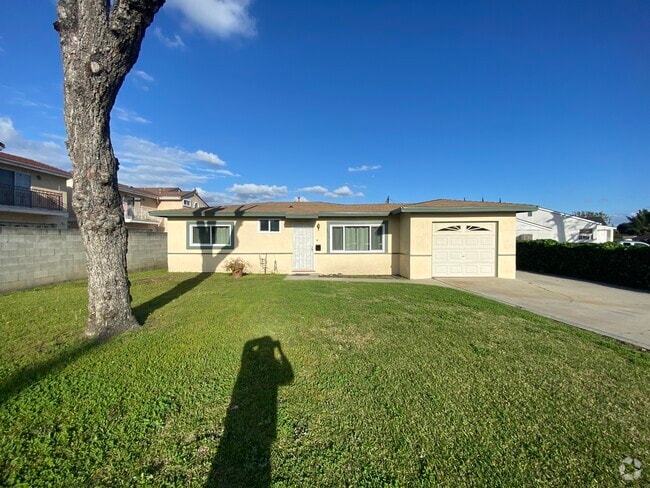 Building Photo - 5012 Sereno Dr