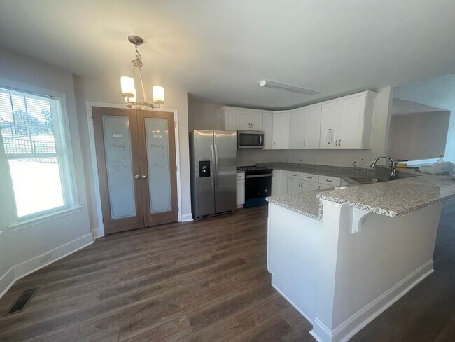 Building Photo - Ooltewah Rental 3 Bedrooms + Full Finished Basement